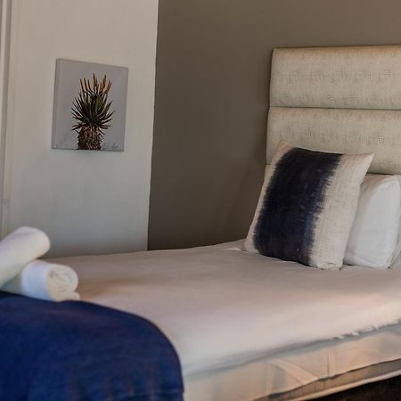 Out Of Africa Guesthouse Otjiwarongo Esterno foto