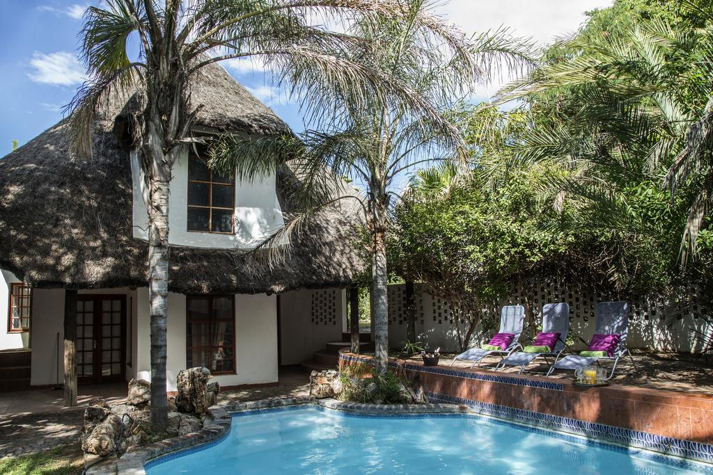 Out Of Africa Guesthouse Otjiwarongo Esterno foto