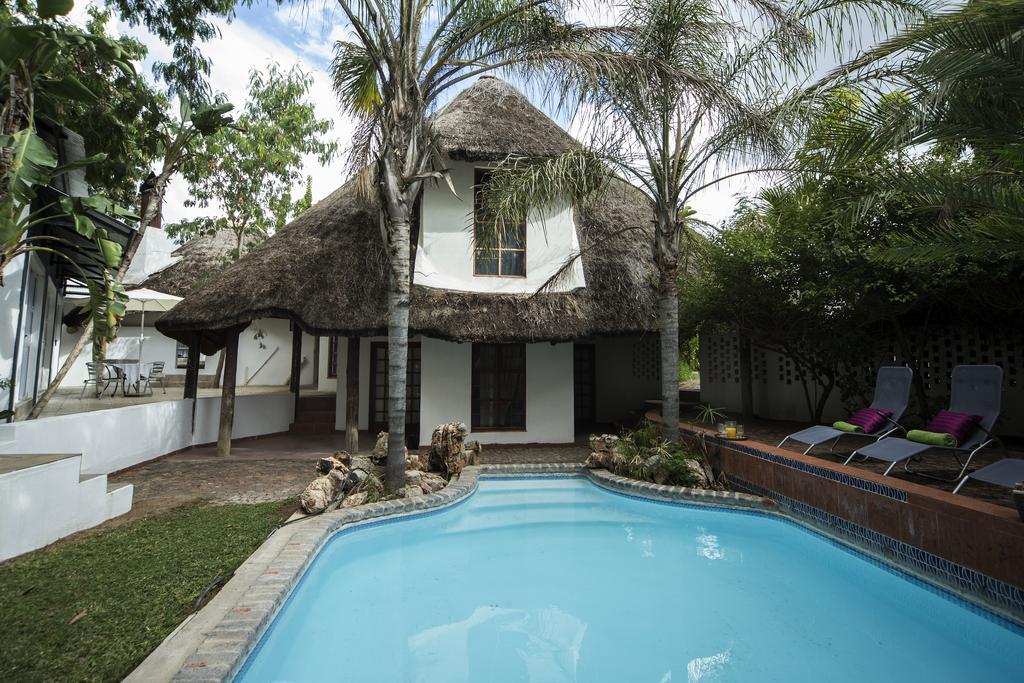 Out Of Africa Guesthouse Otjiwarongo Esterno foto