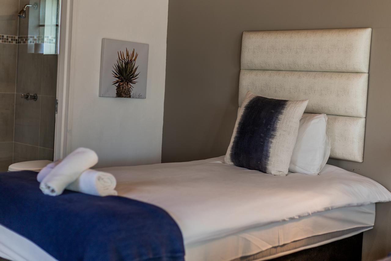 Out Of Africa Guesthouse Otjiwarongo Esterno foto