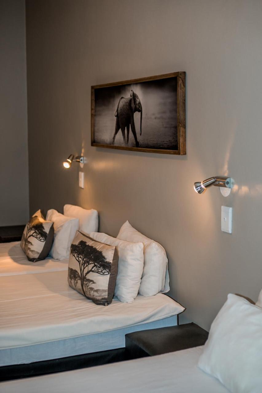 Out Of Africa Guesthouse Otjiwarongo Esterno foto